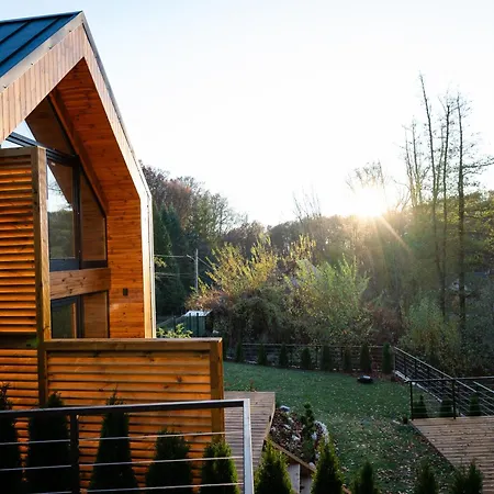 Golden Wood Vilă